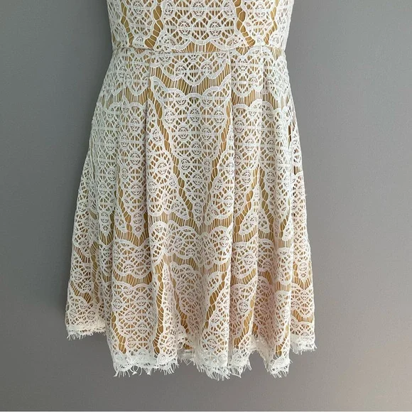 Adelyn Rae, size XS, sleeveless gold, and white dress - Picture 5 of 7